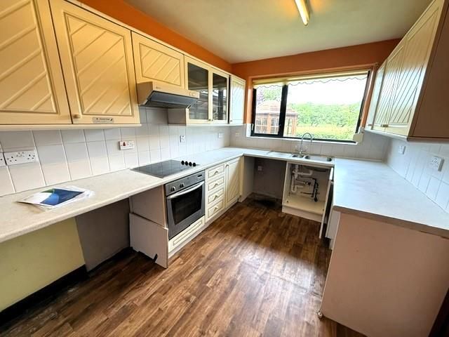 Property photo 2 of 15 Kitchen