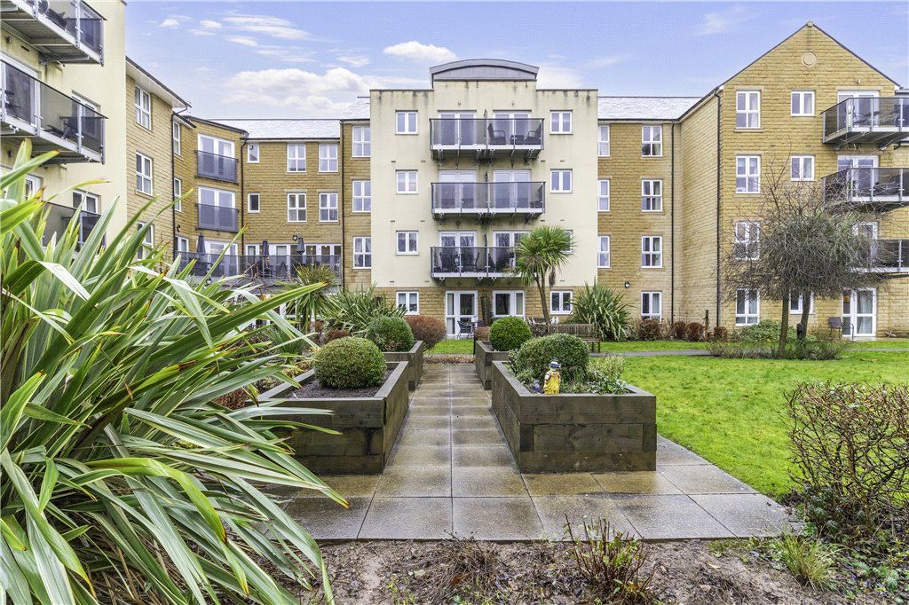 Property photo 1 of 25 Communal Gardens