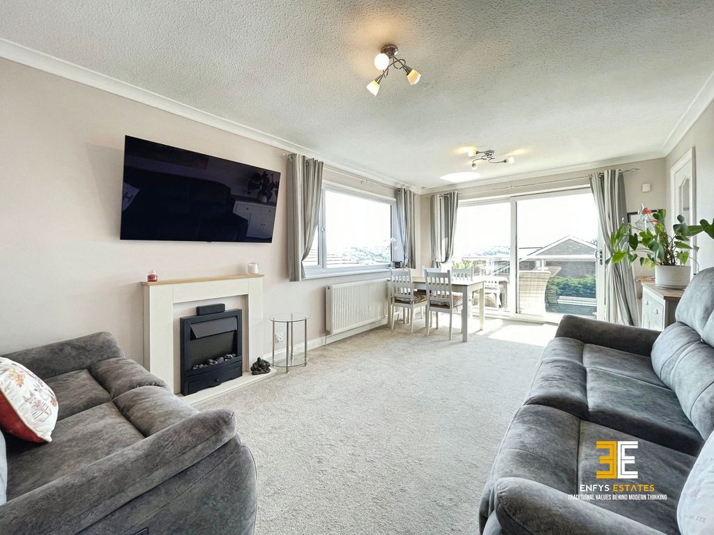 Property photo 3 of 42