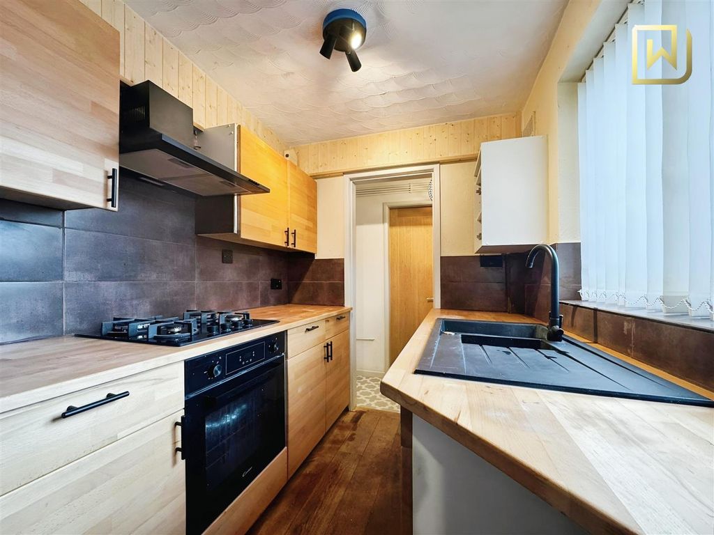 Property photo 2 of 17 Kitchen