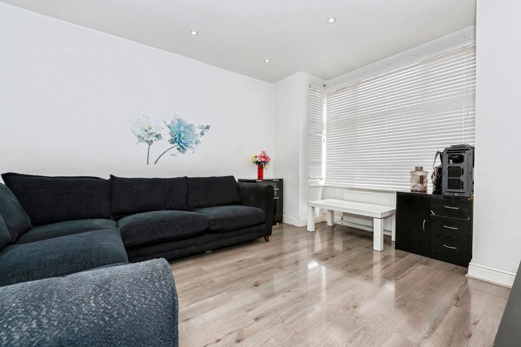 Property photo 2 of 14 Living Room