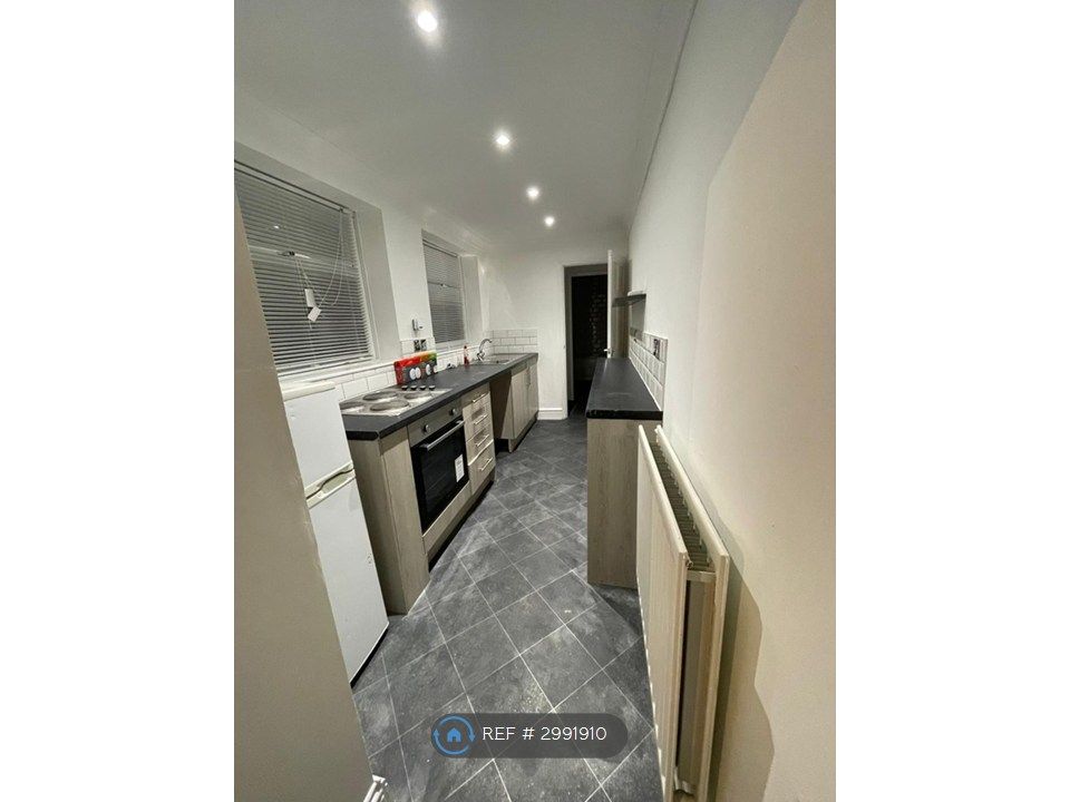 Property photo 2 of 12 Kitchen