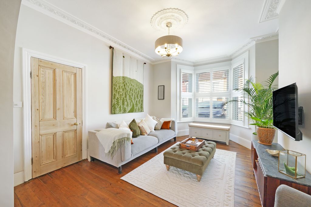 Property photo 3 of 23