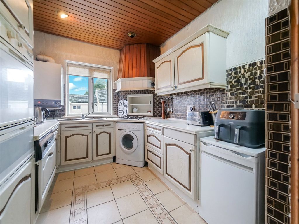 Property photo 3 of 19 Picture No. 02