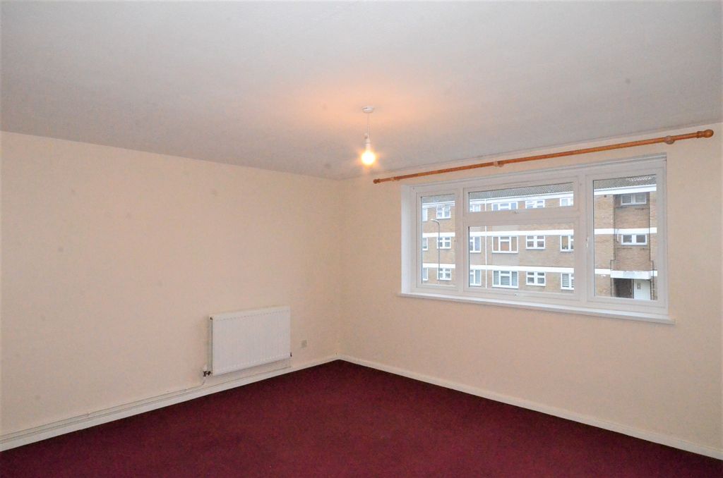 Property photo 3 of 7 Living Room