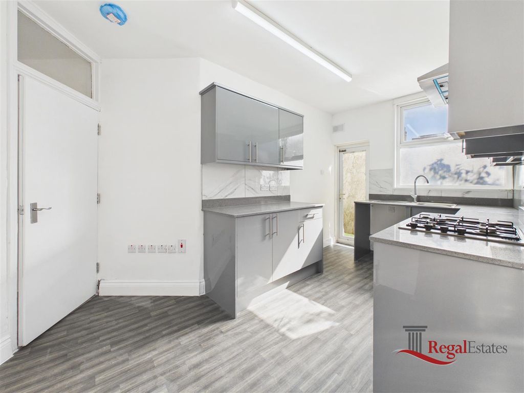 Property photo 3 of 16 Cam02489G0-Pr0281-Still018.Jpg