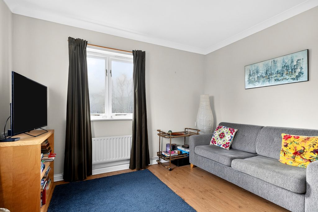 Property photo 3 of 16 Lounge