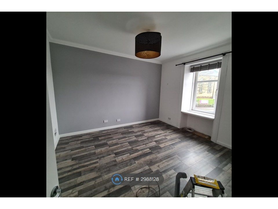 Property photo 1 of 7 Living Room