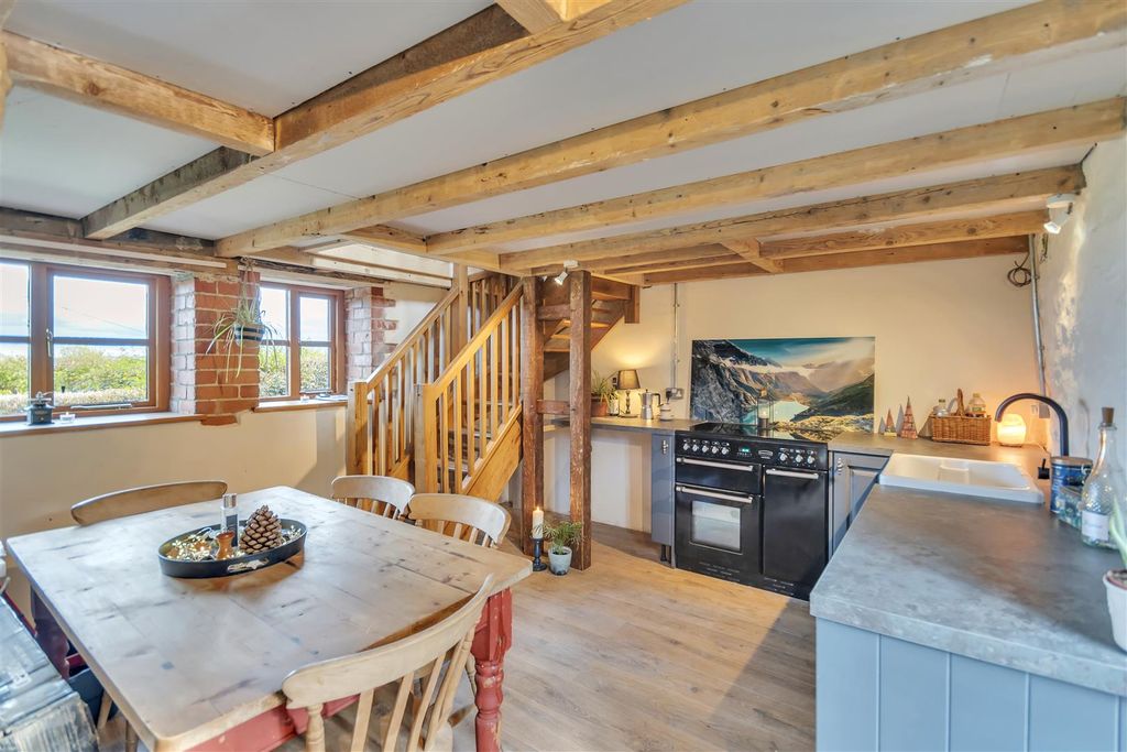 Property photo 2 of 12 Kitchen/Breakfast Room