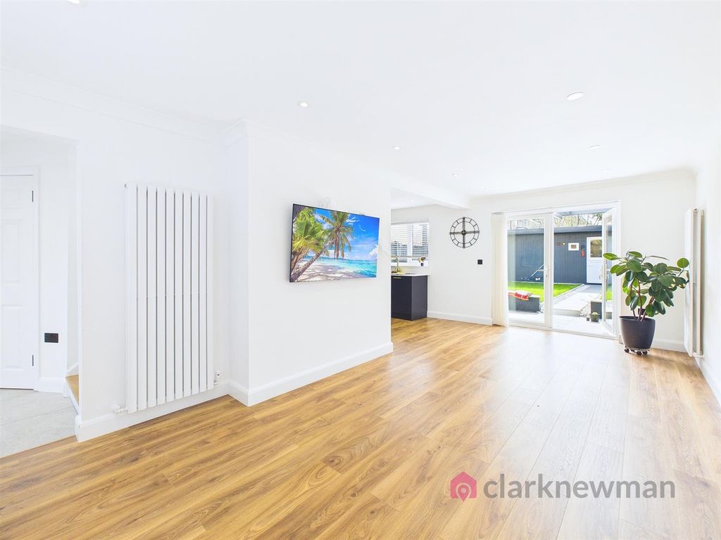 Property photo 2 of 20 Living Room