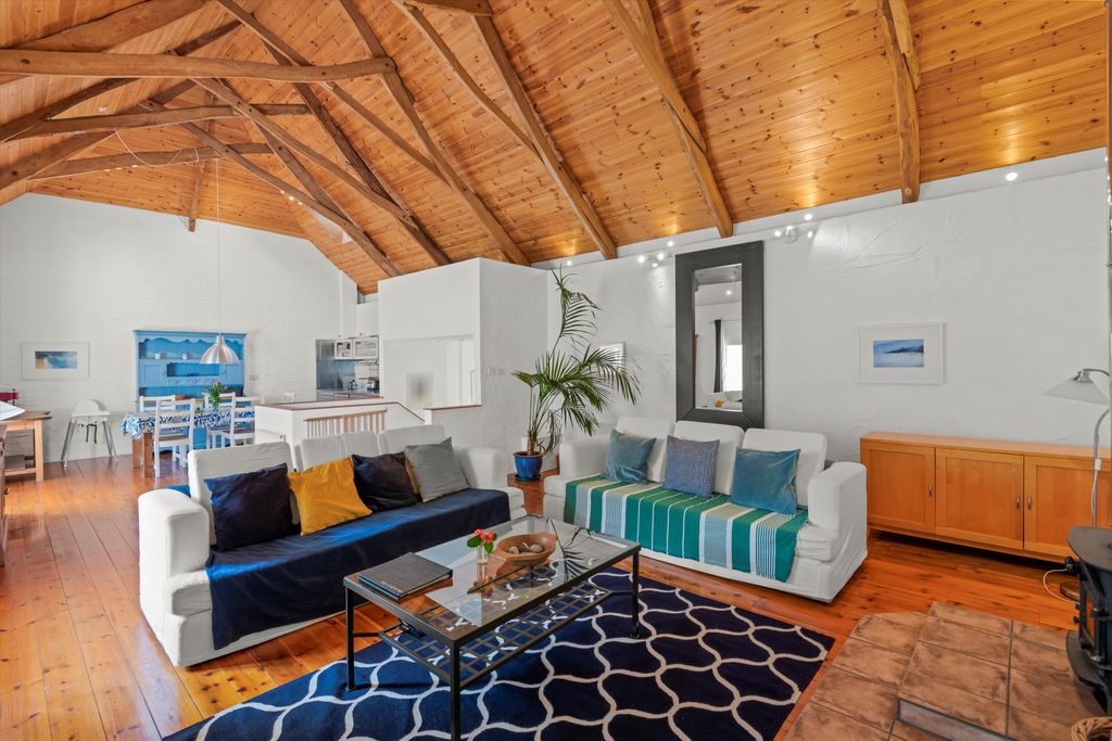 Property photo 2 of 16 Image