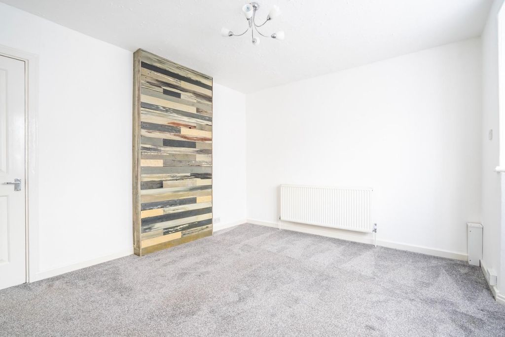 Property photo 3 of 16 Living Room