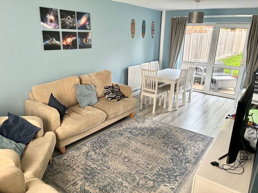 Property photo 2 of 10 Living Room