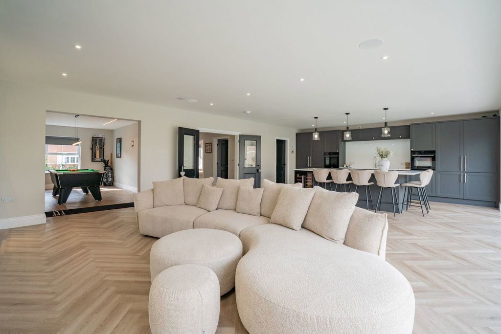 Property photo 3 of 51