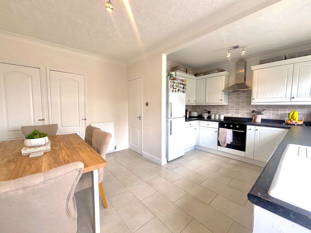 Property photo 2 of 17 Kitchen/Diner