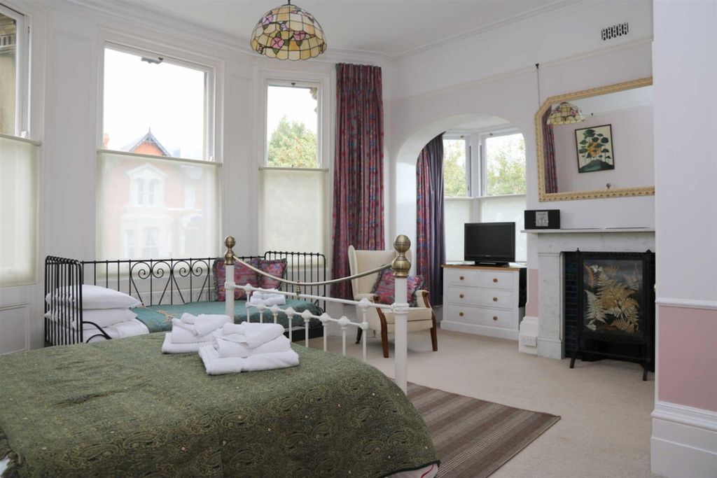 Property photo 3 of 50