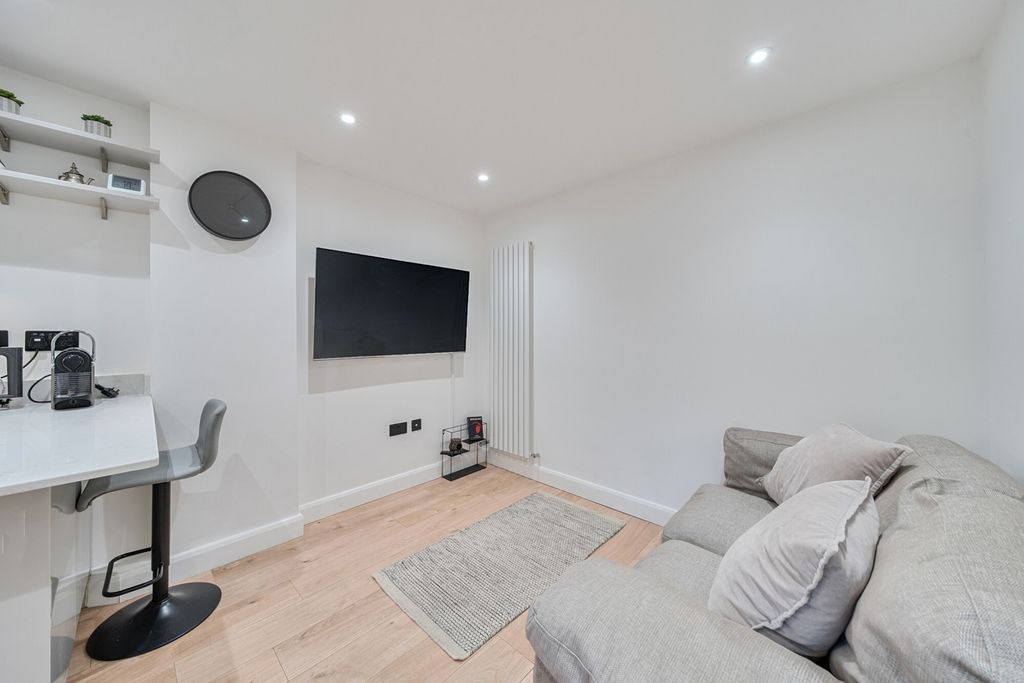 Property photo 2 of 15 Reception