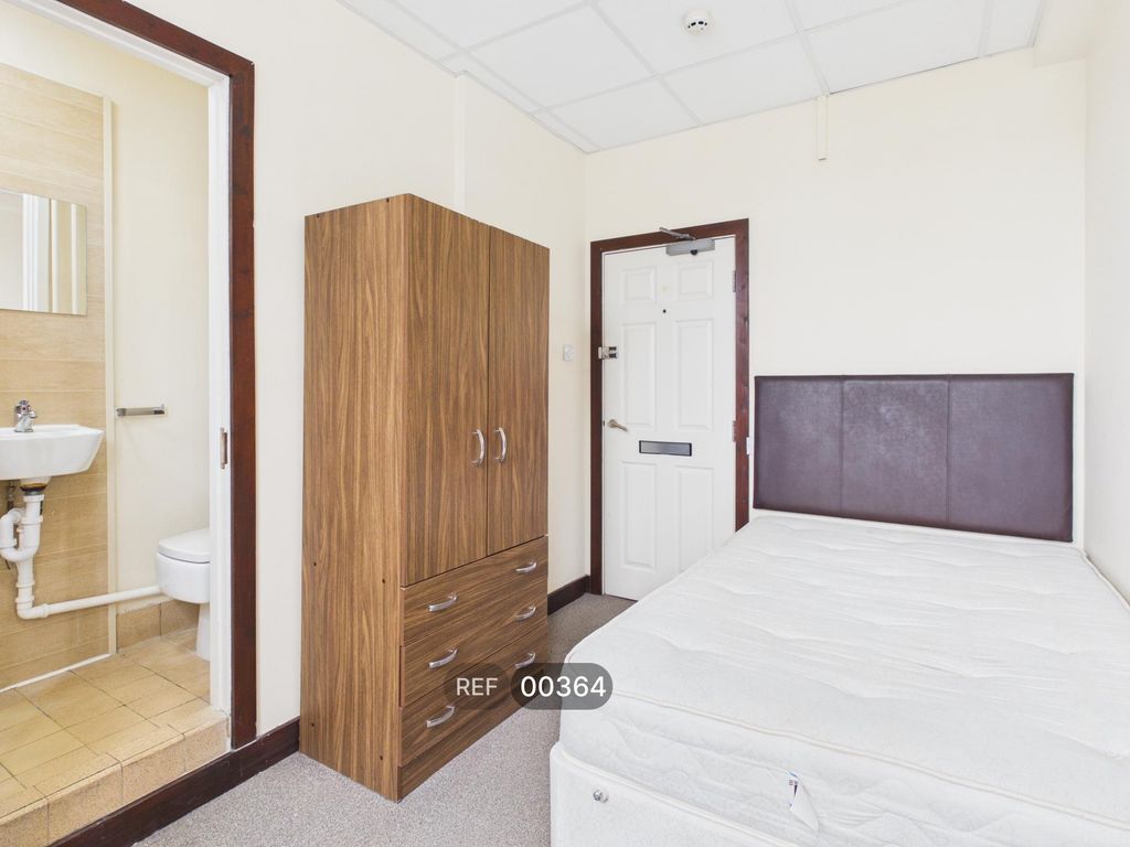 Property photo 3 of 17 Bedroom