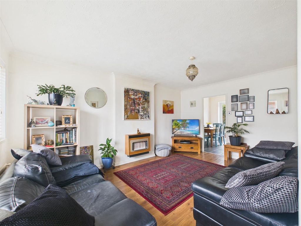 Property photo 3 of 33 Cam03604G0-Pr0257-Still009.Jpg