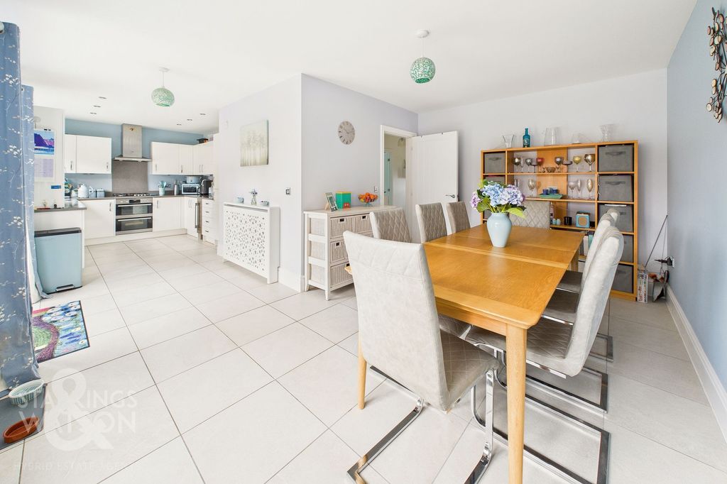 Property photo 2 of 32