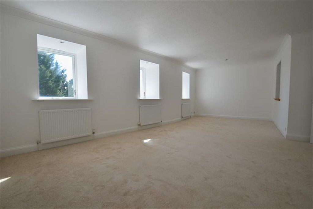 Property photo 2 of 17 (Main)