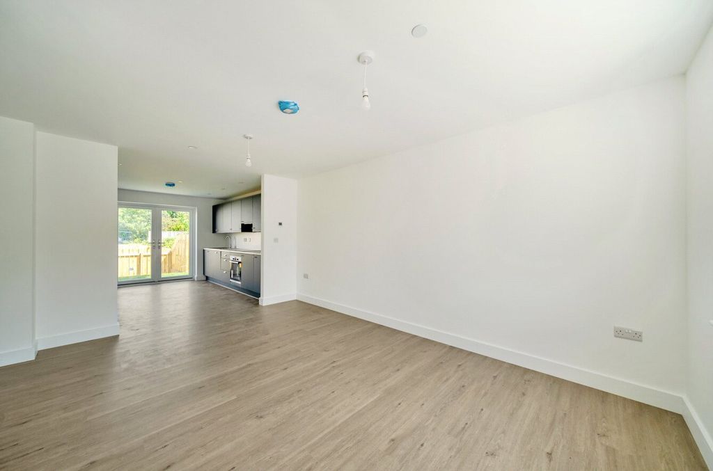 Property photo 3 of 22 Picture No. 03