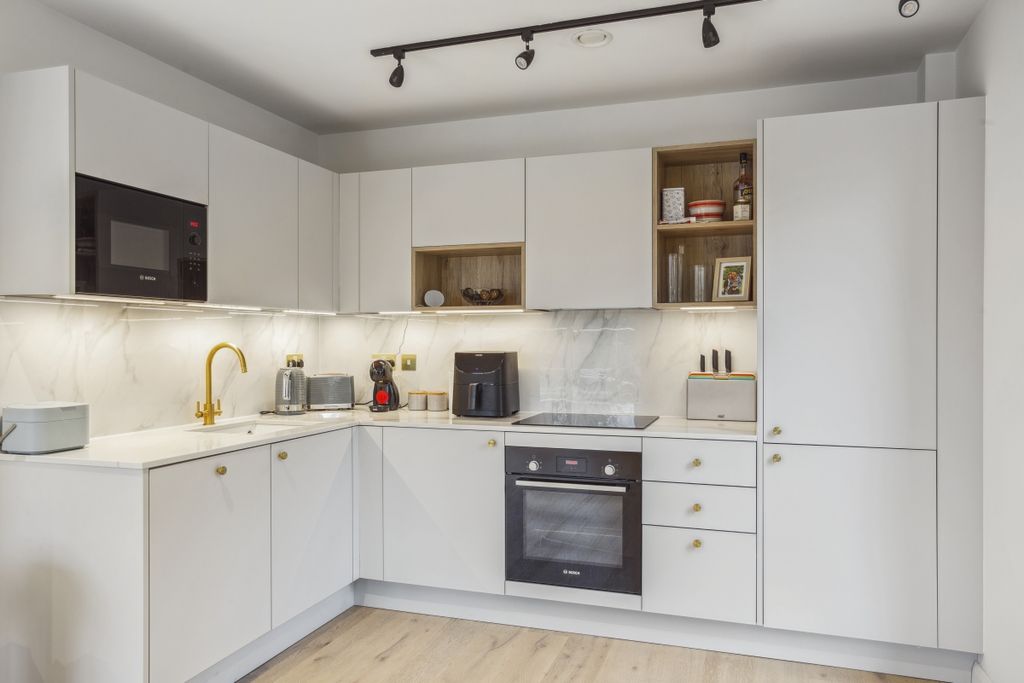 Property photo 2 of 8 84285_59 Garland ...