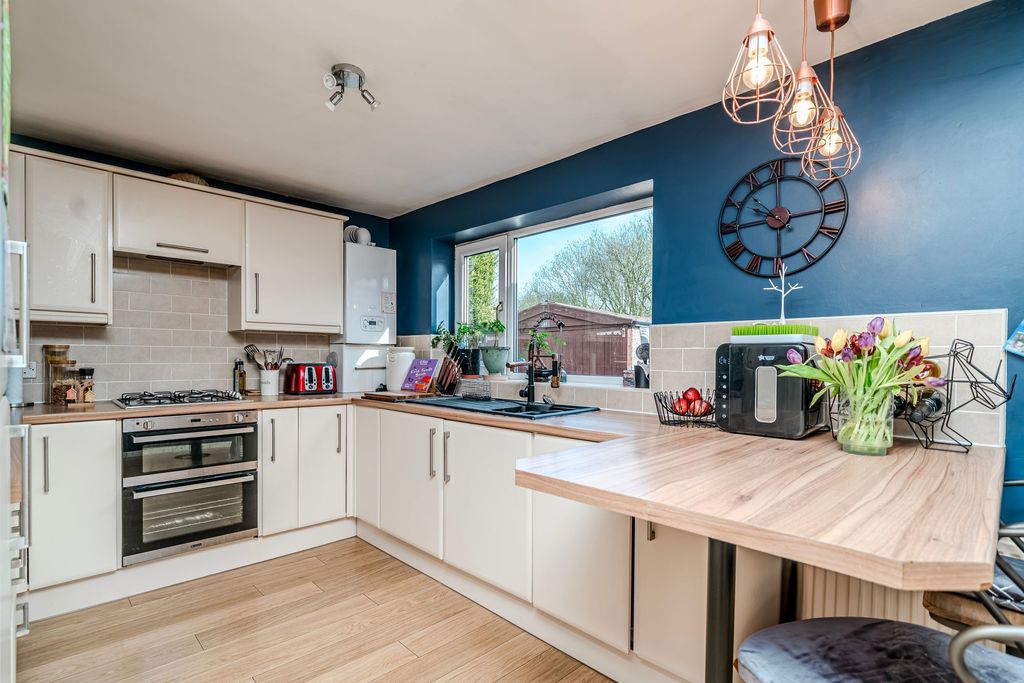 Property photo 3 of 38 Photo 9