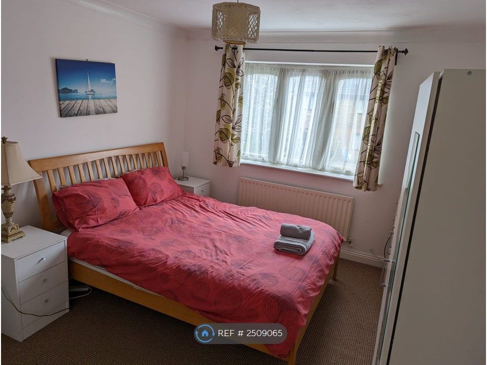 Property photo 2 of 17 Main Bedroom