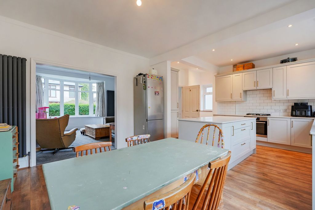 Property photo 3 of 38