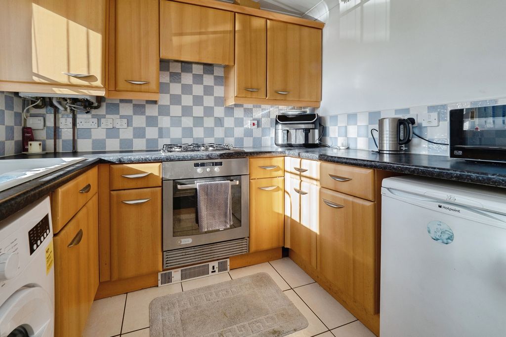 Property photo 2 of 14 Kitchen