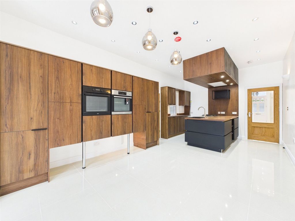 Property photo 2 of 21 Picture No. 02