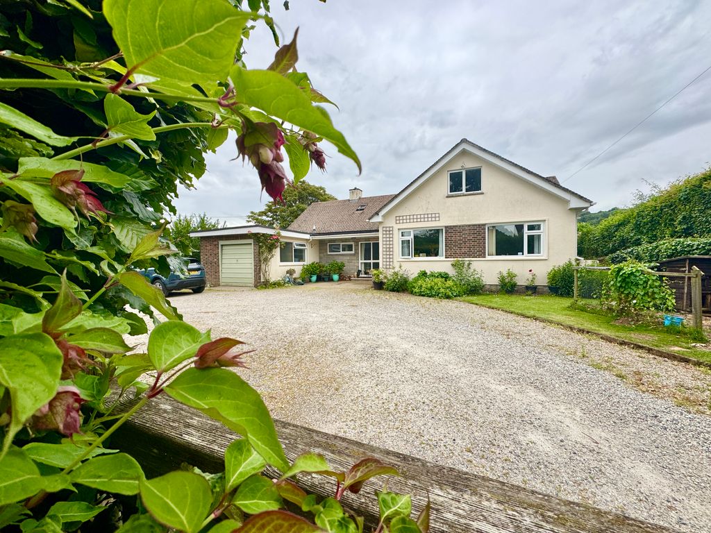 Property photo 1 of 20 Front