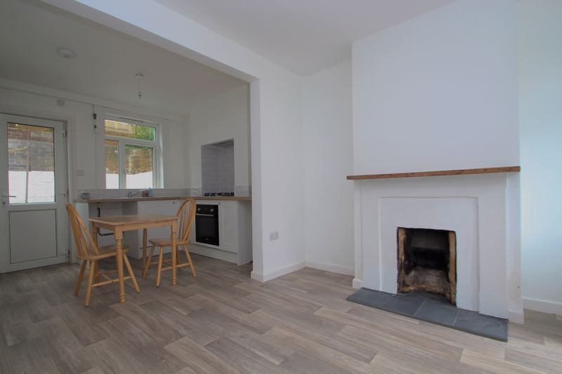 Property photo 3 of 8 Photo 5