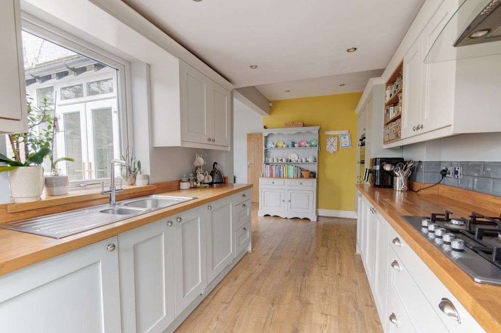 Property photo 2 of 22 Picture No. 13