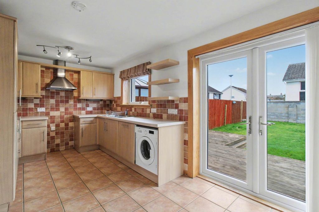 Property photo 3 of 18