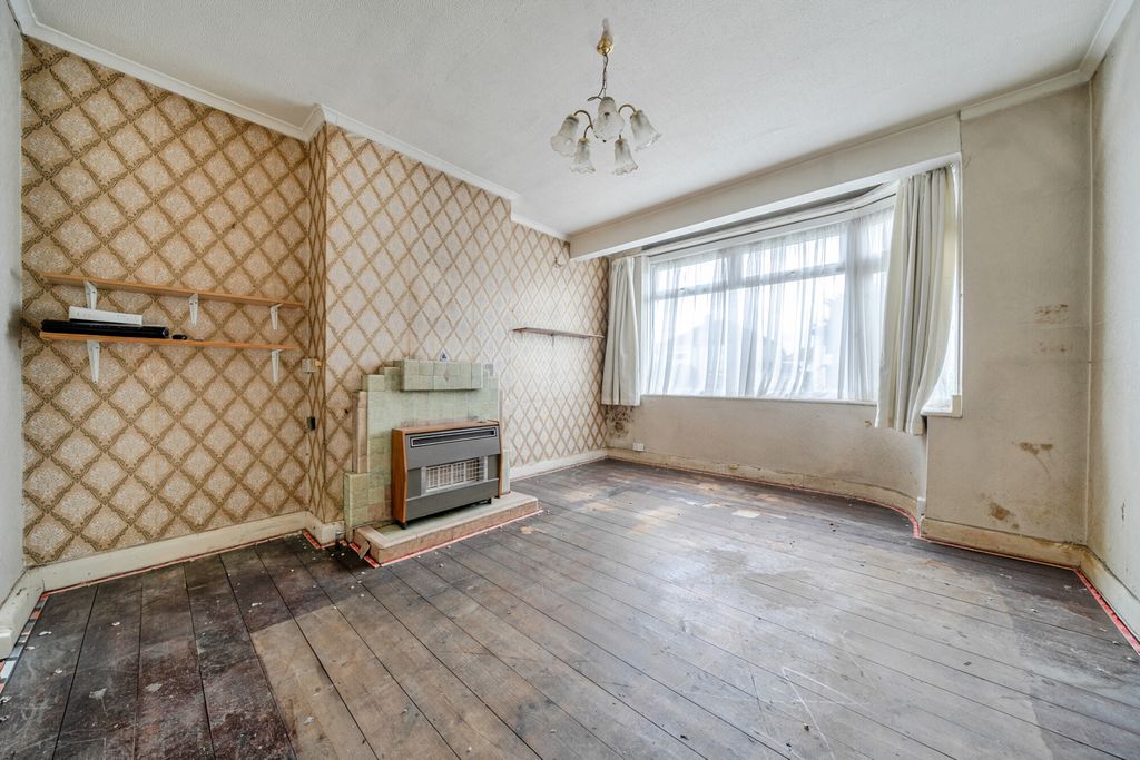 Property photo 2 of 11 1464966-15-6A0B19...