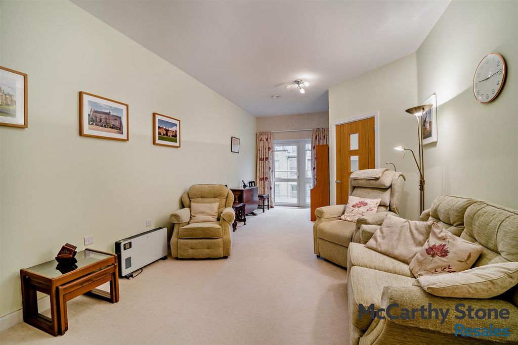 Property photo 3 of 19 Living Room