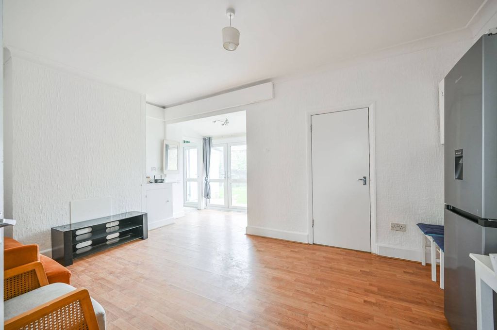 Property photo 3 of 21