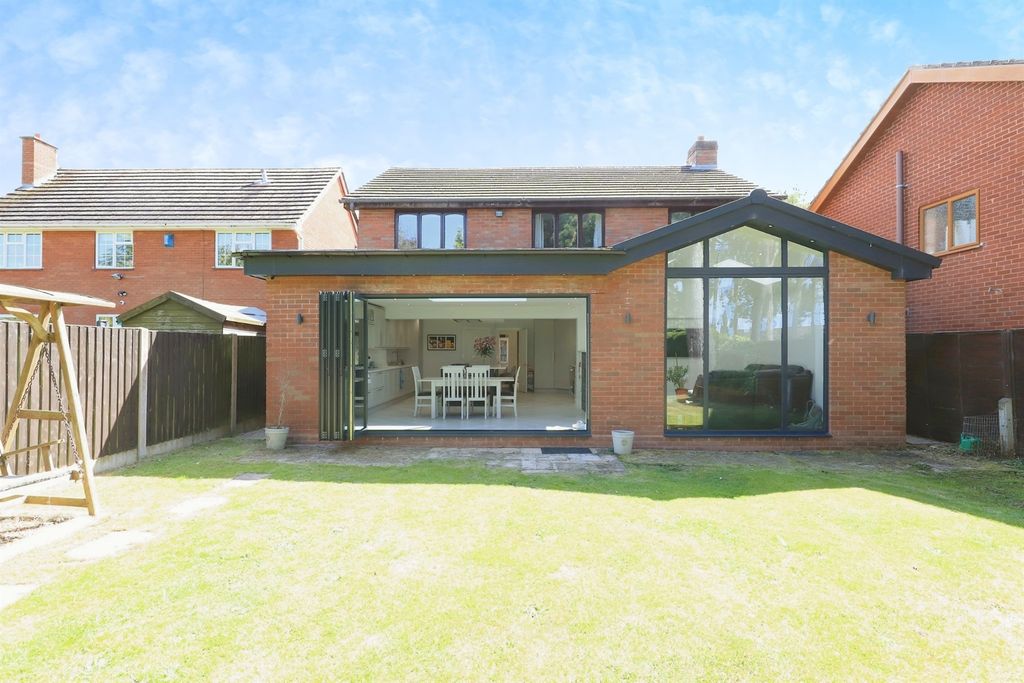 Property photo 2 of 17 Garden