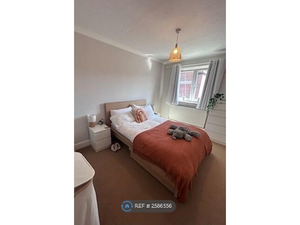 Property photo 3 of 6 Bedroom 1