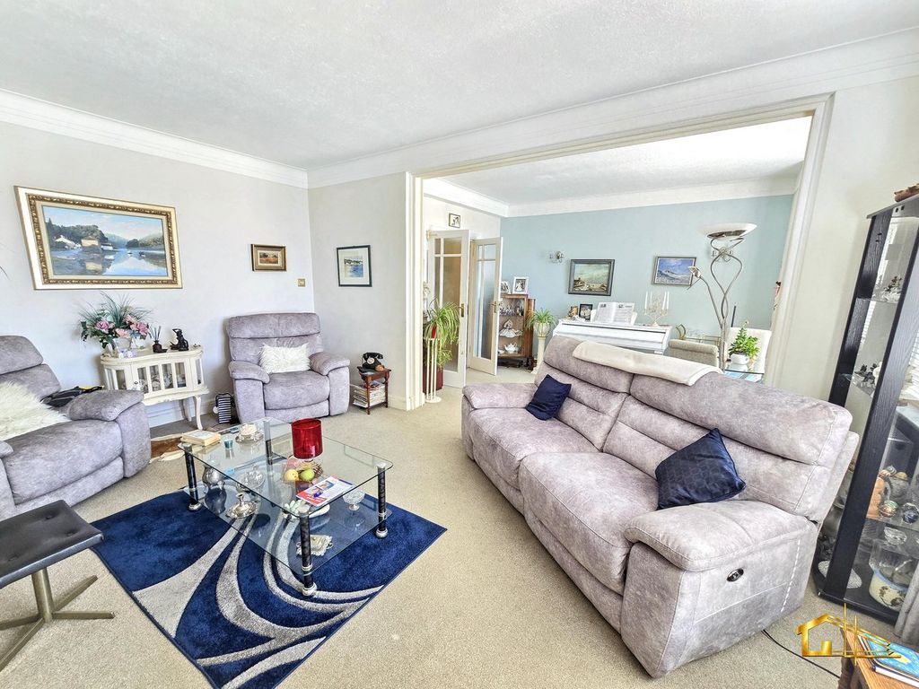 Property photo 2 of 24