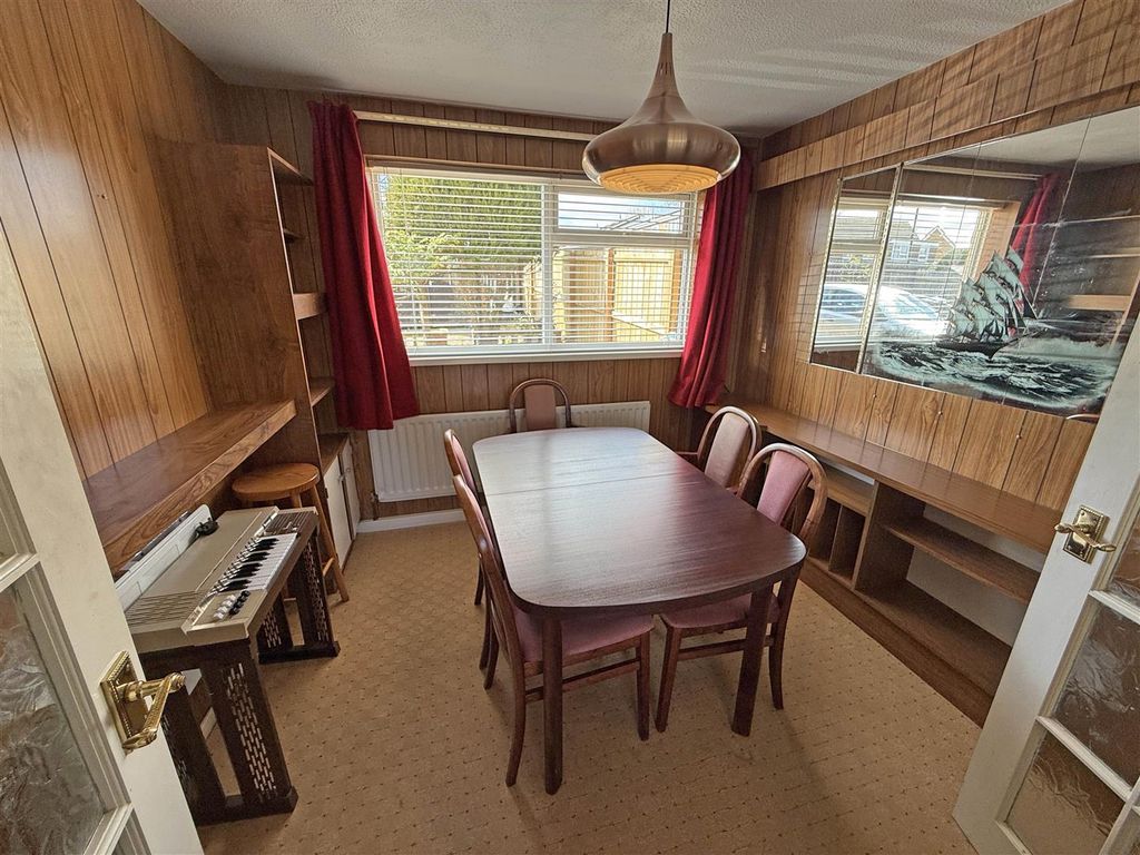 Property photo 3 of 11 Dining Room.Jpg