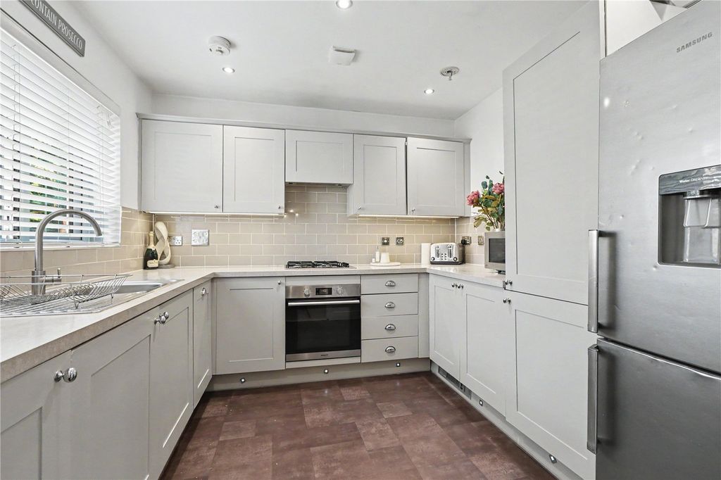 Property photo 2 of 12 Kitchen
