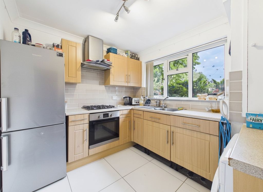 Property photo 2 of 9 Kitchen