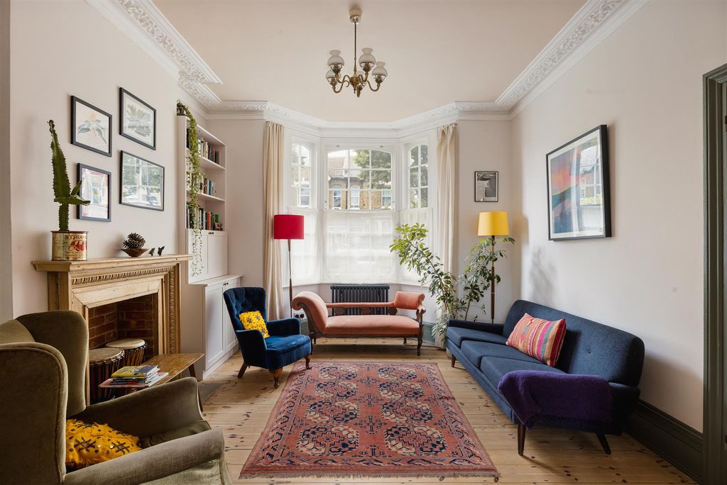 Property photo 2 of 47 Northcote Road, E17