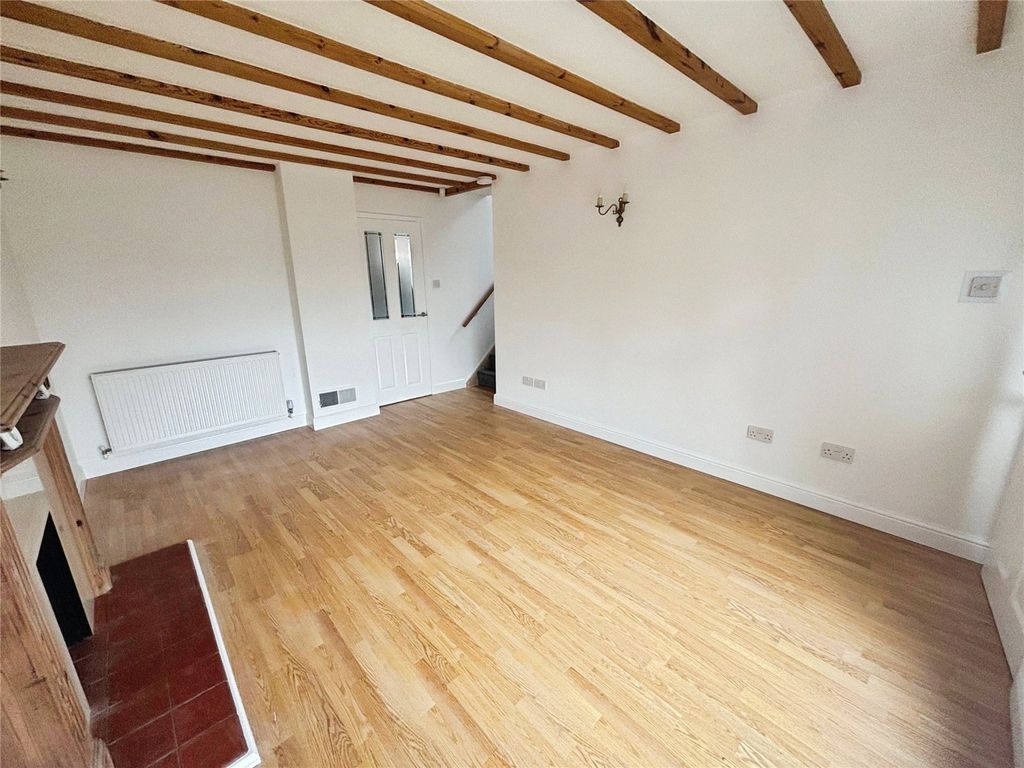 Property photo 3 of 11 Lounge