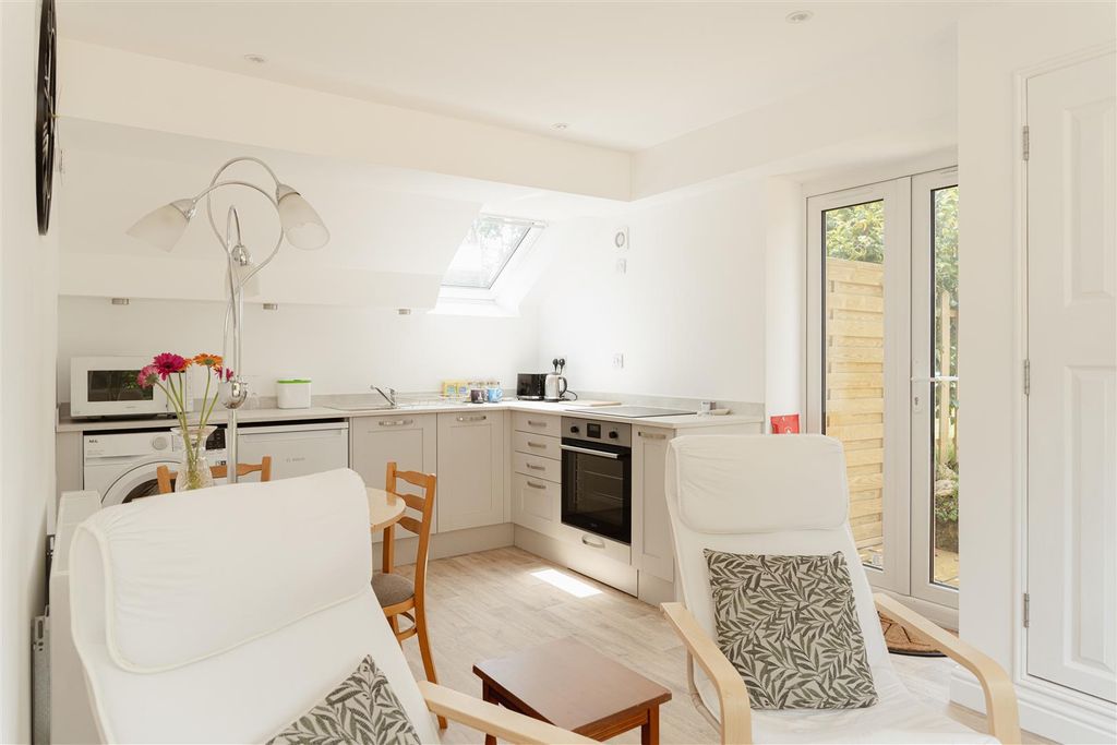 Property photo 2 of 13 6.Jpg