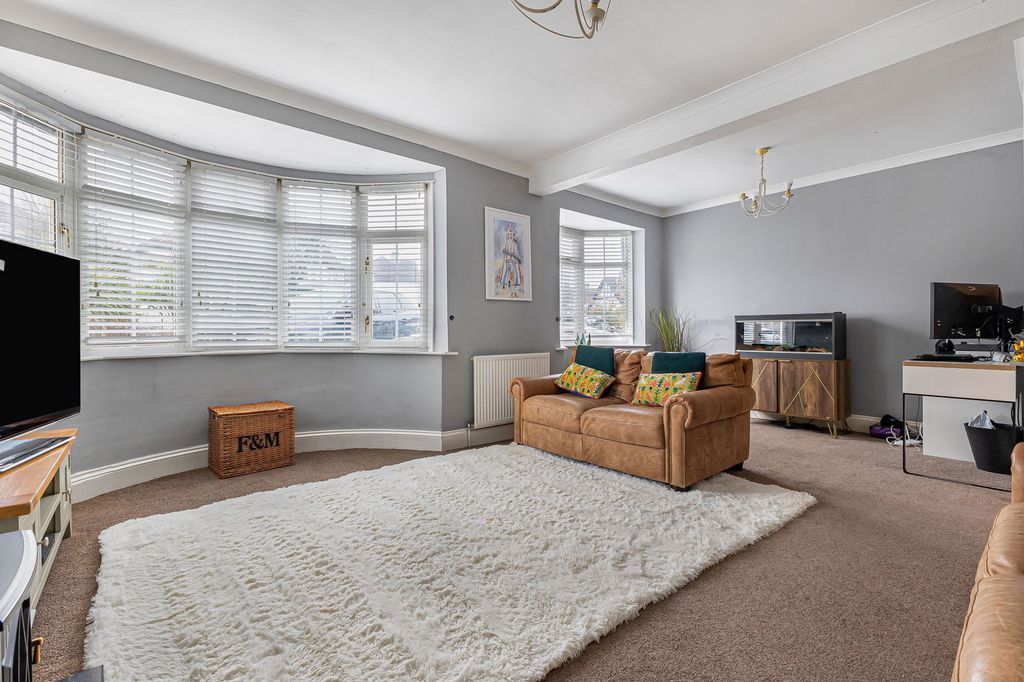 Property photo 3 of 24