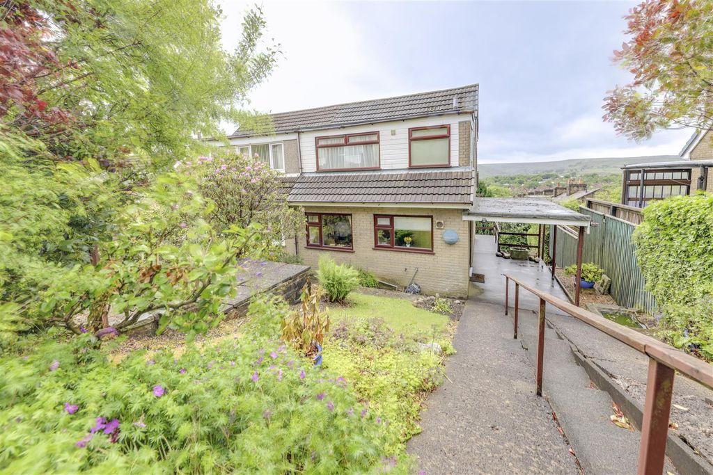 Property photo 2 of 25 Front Approach